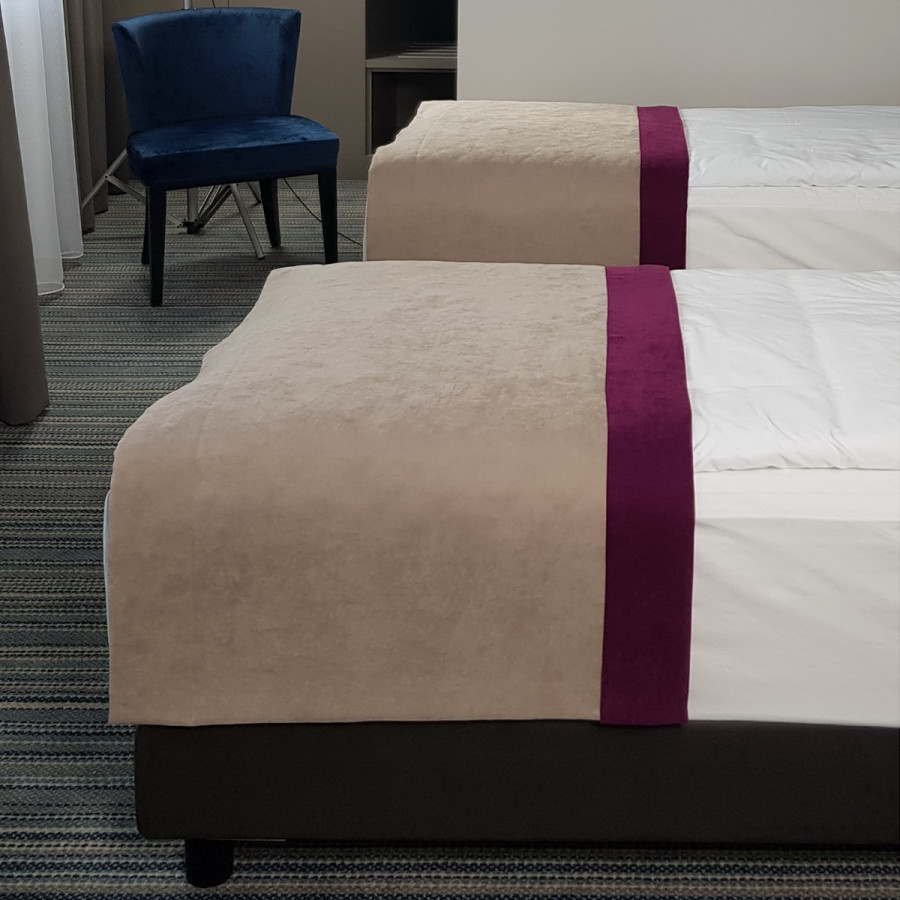Narzuta na łóżko PAS 333 hotelowa w rozm. 80x140 cm za 30 szt.