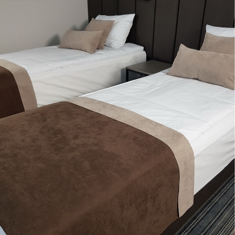 Narzutka na łóżko PAS 335 hotelowa w rozm. 80x170 cm za 10 szt.