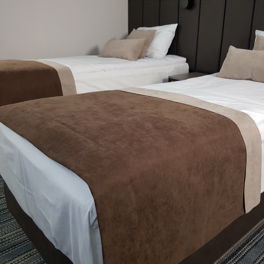 Narzutka na łóżko PAS 335 hotelowa w rozm. 80x170 cm za 30 szt.