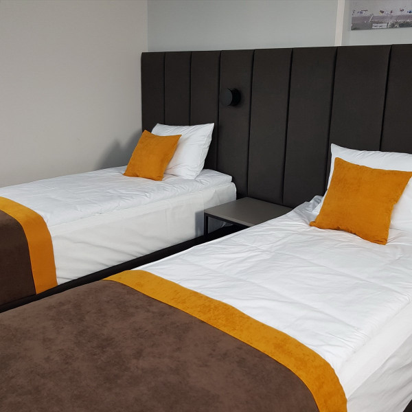 Narzutka na łóżko, pasaż PAS 338 w rozm. 80x140 cm za 10 szt.