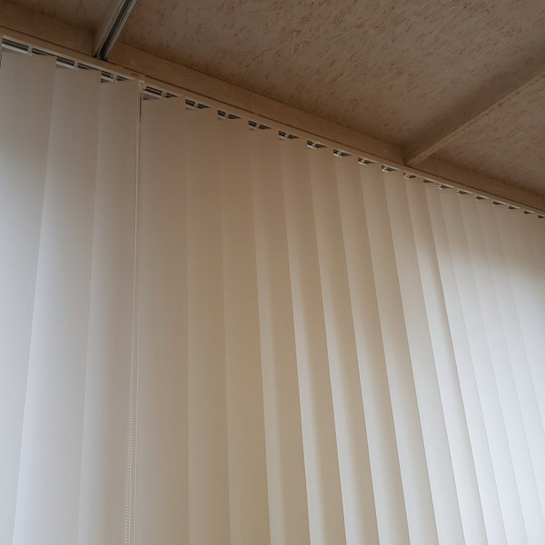 Żaluzja pionowa vertical biała w rozm. 200x270 cm Żaluzja pionowa vertical biała w rozm. 200x270 cm