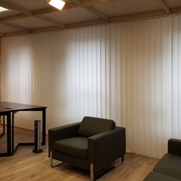 Żaluzja pionowa vertical biała w rozm. 200x270 cm Żaluzja pionowa vertical biała w rozm. 200x270 cm