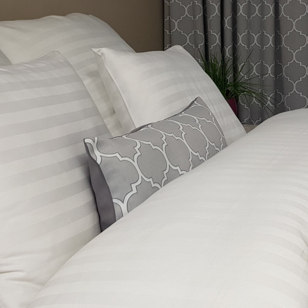 1.Pokój wzorcowy w hotelu SKY001.Zasłony firany hotelowe i pasaż na łózko 1.Pokój wzorcowy w hotelu SKY001.Zasłony firany hotelowe i pasaż na łózko