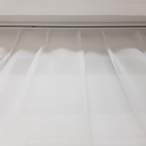 2. Pokój wzorcowy w hotelu SKY002.Zasłony firany hotelowe i pasaż na łózko