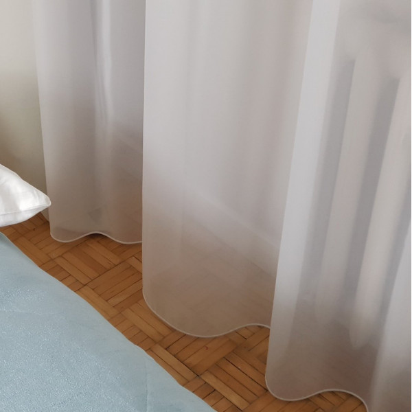 2. Pokój wzorcowy w hotelu SKY002.Zasłony firany hotelowe i pasaż na łózko