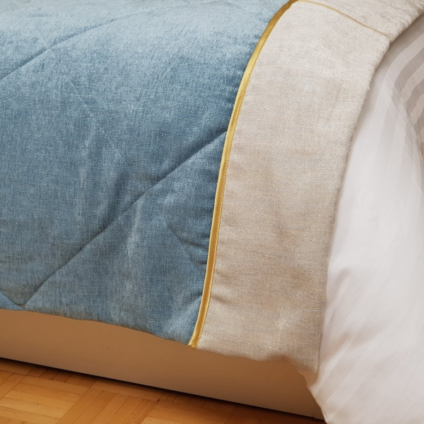 2. Pokój wzorcowy w hotelu SKY002.Zasłony firany hotelowe i pasaż na łózko