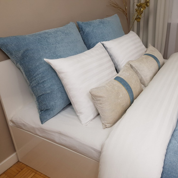 2. Pokój wzorcowy w hotelu SKY002.Zasłony firany hotelowe i pasaż na łózko