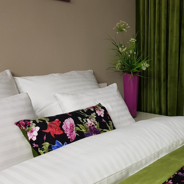 6.Pokój wzorcowy w hotelu SKY006. Zasłony firany do hotelu i pasaż poszewki na łózko