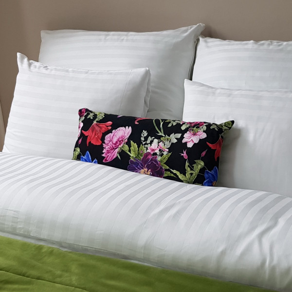 6.Pokój wzorcowy w hotelu SKY006. Zasłony firany do hotelu i pasaż poszewki na łózko