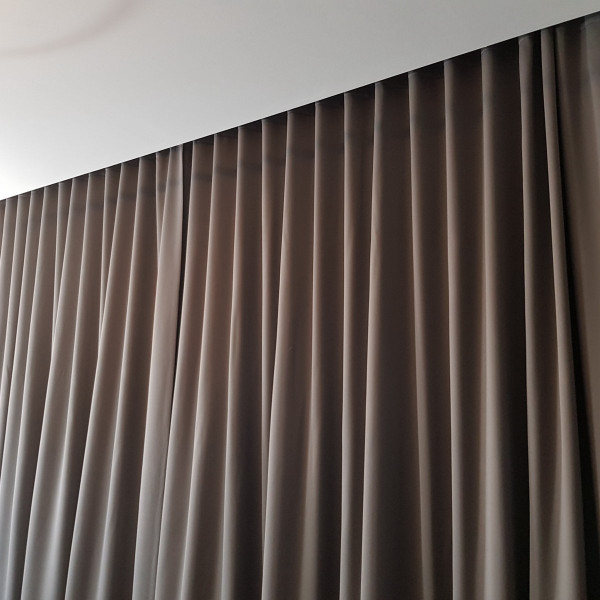 7.Pokój wzorcowy w hotelu SKY007.Zasłony firany do hotelu i narzuta poszewki na łóżko