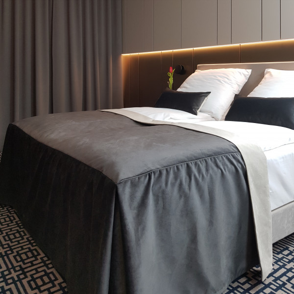 7.Pokój wzorcowy w hotelu SKY007.Zasłony firany do hotelu i narzuta poszewki na łóżko