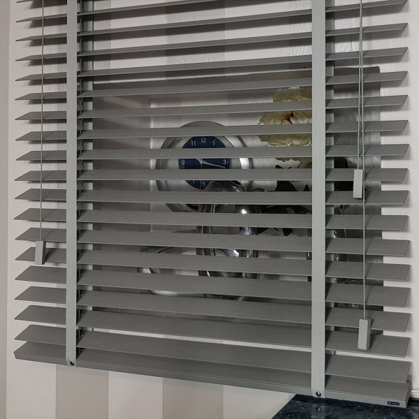 Żaluzje drewniane 50 mm szare rozm. 80x130 cm Natural