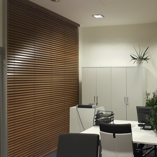 Żaluzja drewniana na wymiar 150x250 cm Natural 50 mm