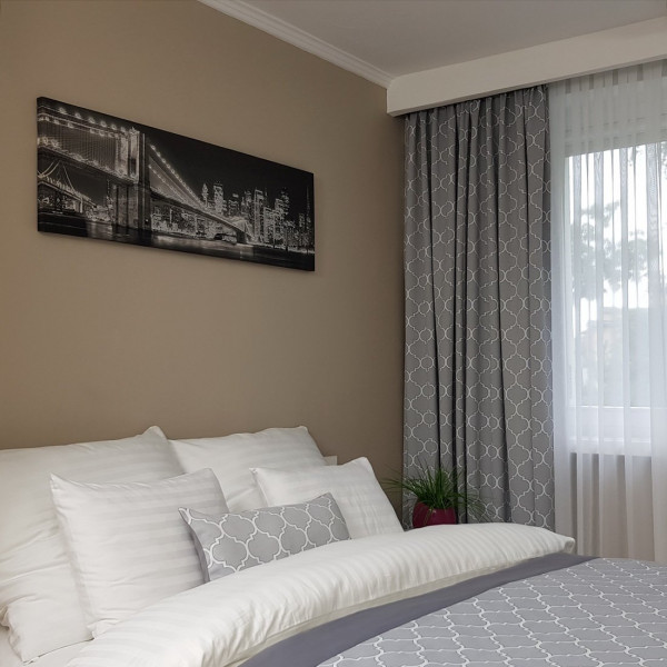 Zasłony hotelowe blackout w rozm. 90x245 cm SKY102/1 za 10 szt.