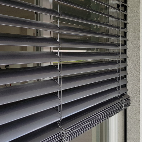 Żaluzja fasadowa C65 z napędem elektrycznym ELERO szer. 180x236 cm