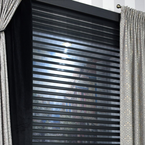 Roleta czarna w rozm. 150x150 cm Zebra Elegance