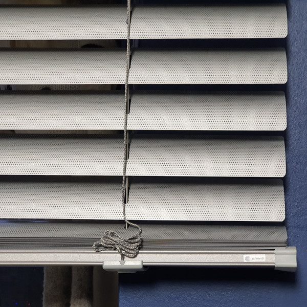 Żaluzja aluminiowa perforowana 50 mm szer. 150x170 cm z maskownicą