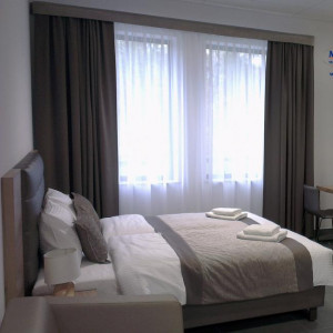 Zasłony zaciemniające blackout o szerokości 250 cm - komplet